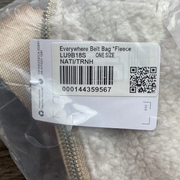 NWT Lululemon everywhere fleece belt bag Natural Ivory - Picture 6 of 7